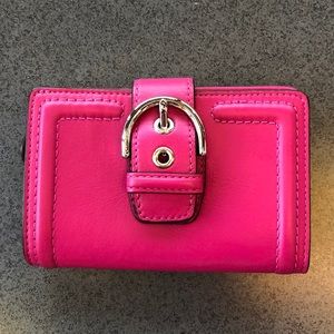 NWT Gorgeous Coach Leather Fuchsia Wallet